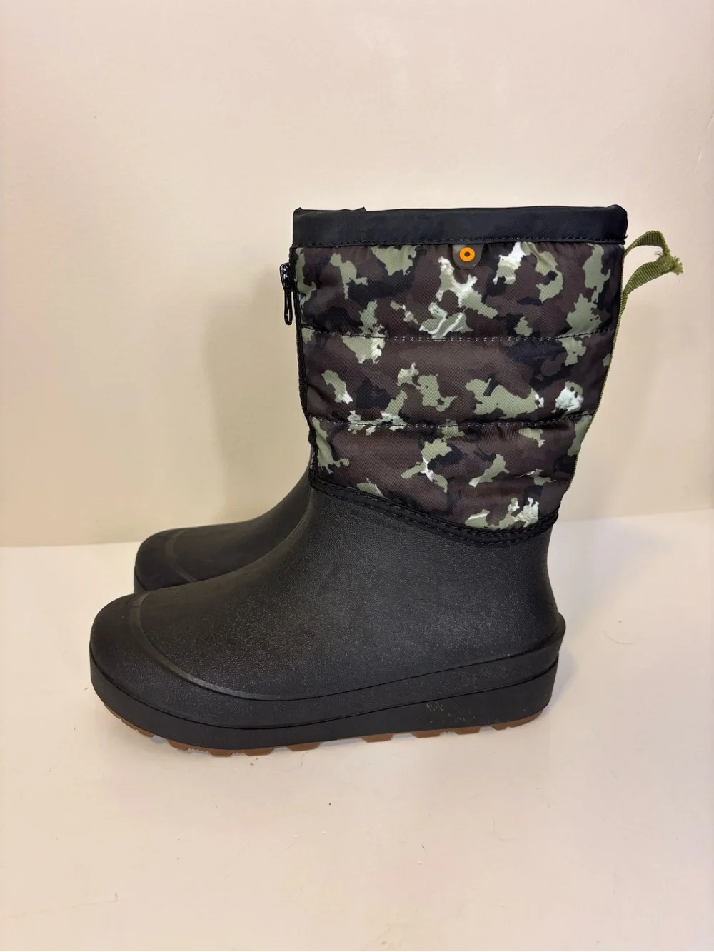 Bogs Kids Black and Olive Camo Insulated Winter Waterproof Boots Youth 4